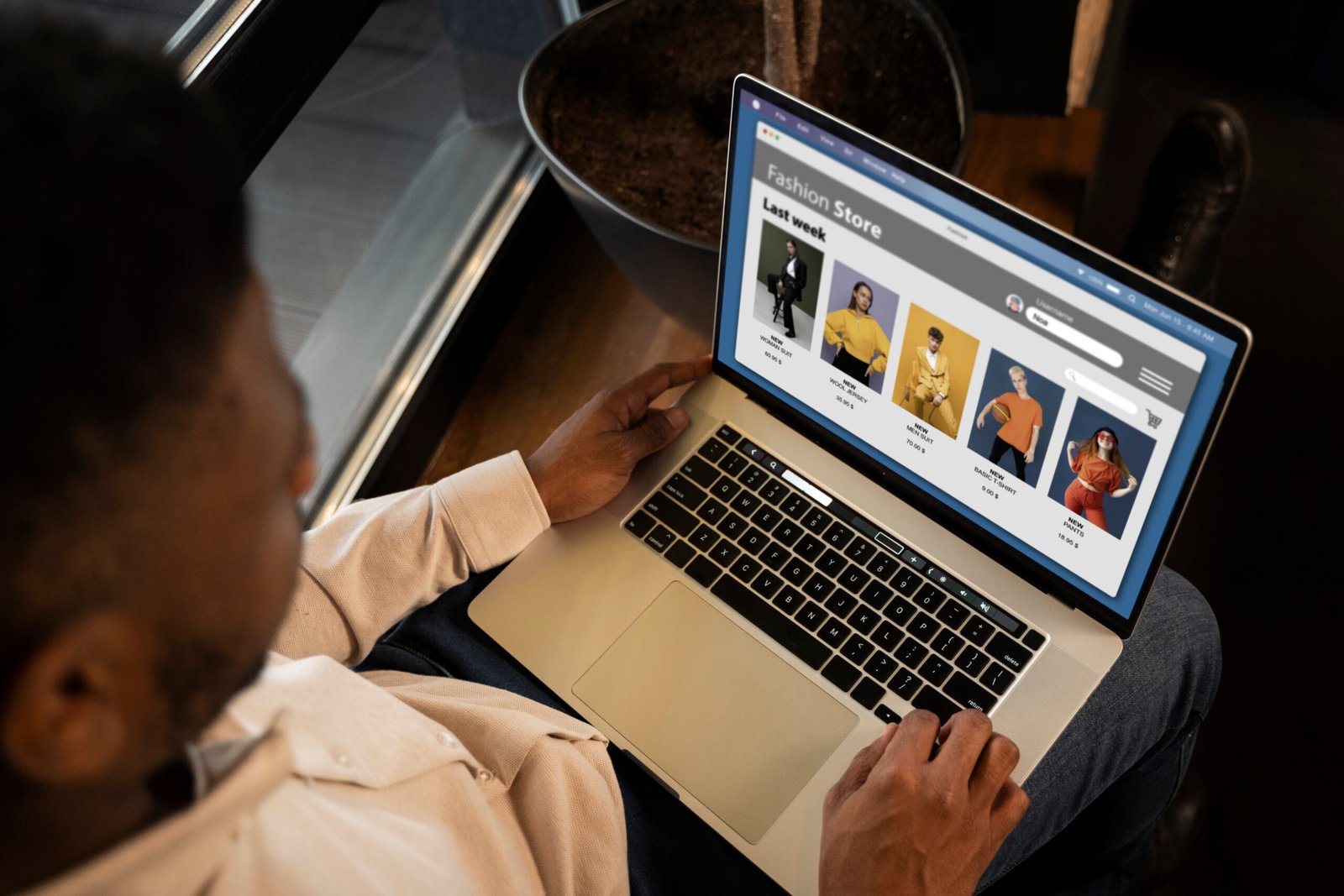 close up man shopping with laptop scaled